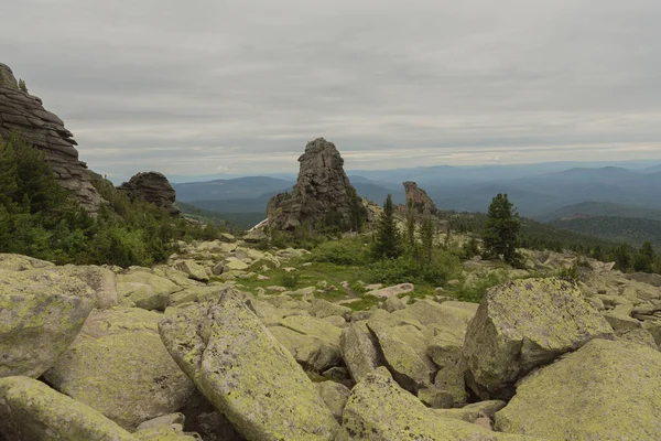 Pedras Grandes Kurum Encontram Floresta Nas Montanhas Pedras Cobertas Com — Fotografia de Stock