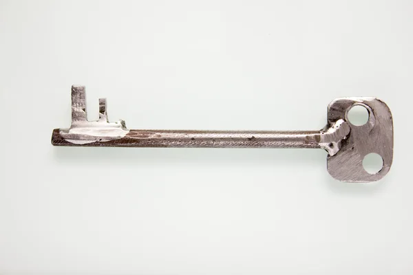 Viejo clave oxidada en blanco —  Fotos de Stock