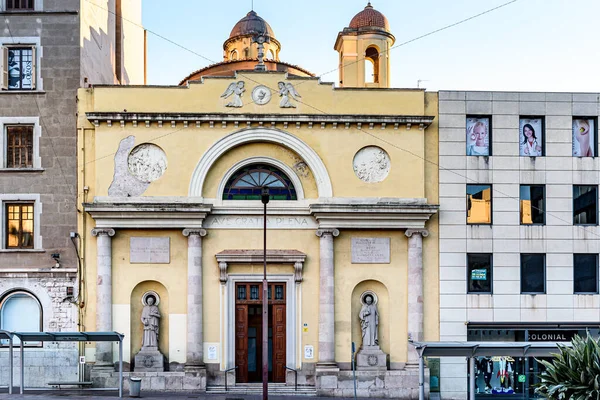 Sabadell - Katalonya, İspanya - 17 Ocak 2021: Esglesia de Immaculat Cor de Maria cephesi