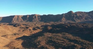 Mars 'ta hava görüntüsü. Kızıl Gezegen 'in sömürgeleştirilmesinin geleceksel bir kavramı..