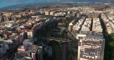 Arial görüş. Santa Cruz Limanı, Tenerife, Kanarya Adaları 'ndan gün doğumunda..