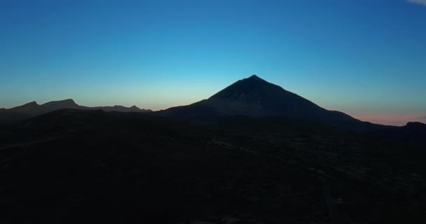 Letecký pohled. Západ slunce nad sopkou Teide, Tenerife, Kanárské ostrovy, Španělsko. — Stock video