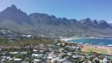 Hava görüntüsü. Muhteşem manzaralı Clifton Sahili 'nin güneşli yaz öğleden sonrası görüntüleri, Lion.