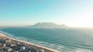 Bigbay Sahili üzerinden, Cape Town, Güney Afrika ve Masa Dağı 'na doğru..