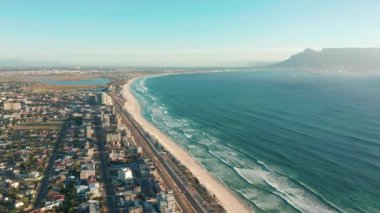 Bigbay Sahili üzerinden, Cape Town, Güney Afrika ve Masa Dağı 'na doğru..