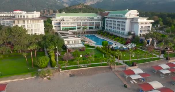 Aerial view. Summer resort tropic hotel. — Stock Video