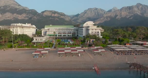 Foto aerea drone dell'oceano, spiaggia e costa di montagna in Antalya, Kemer, Turchia. — Video Stock