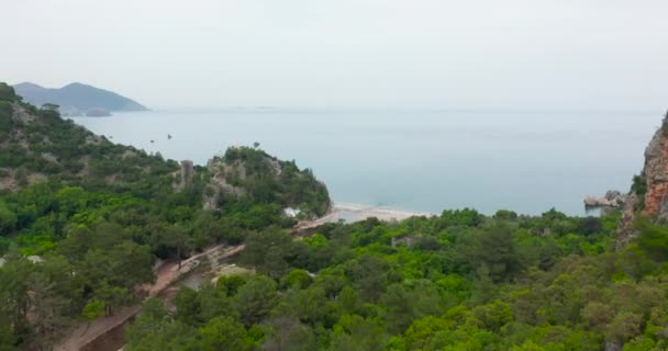 Phaselisケマー,アンタルヤ,トルコのクレオパトラビーチの美しい空中ビュー. — ストック動画