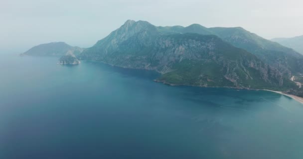터키 안탈리아, 파셀 리스케머에 있는 클레오파트라 해변의 아름다운 공중 경관. — 비디오