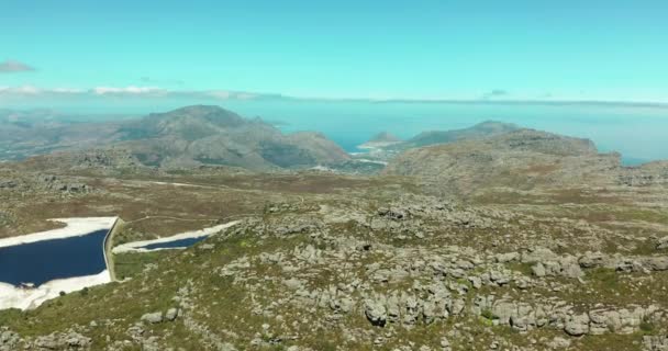 Vista aérea. Revelação da Montanha da Mesa Épica. África do Sul, Cape Town. — Vídeo de Stock