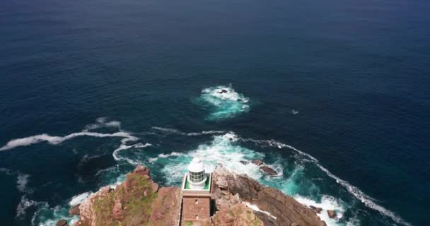 Légi felvétel a Jóreménység fokáról és a Cape Pointról, ahol az Indiai, a Déli és az Atlanti-óceán találkozik.. — Stock videók