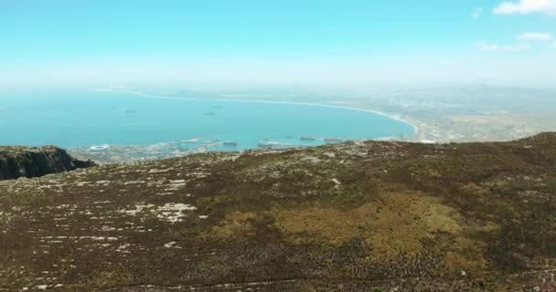 Vista aérea. Revelação da Montanha da Mesa Épica. África do Sul, Cape Town. — Vídeo de Stock