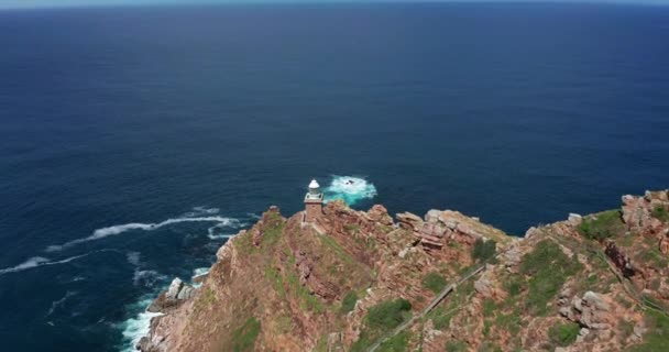 Rundflug um den Leuchtturm am Kap der Guten Hoffnung, Südafrika. — Stockvideo