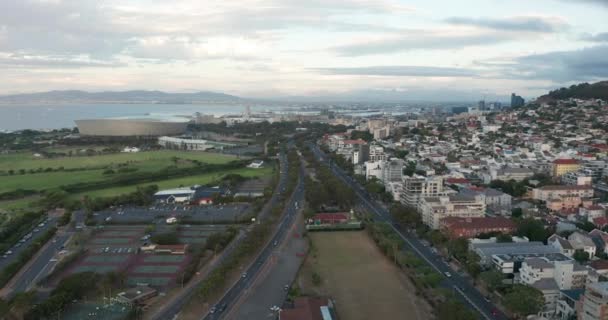 Вид с воздуха на город Кейптаун ЮАР. — стоковое видео