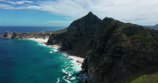 Foto aérea del Cabo de Buena Esperanza y Cabo Punto donde se encuentran los Océanos Índico, Sur y Atlántico. — Vídeos de Stock