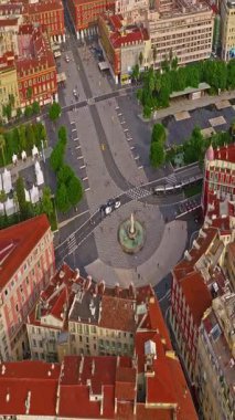  Tarihi şehir manzarasının havadan görünüşü. Güzel, Fransa, Fransız Rivierası.