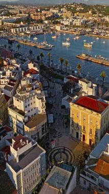 Lagos 'un havadan görünüşü, Portekiz, tarihi eski şehir, modern konutlar.