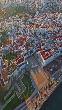 Lagos, Algarve, Portekiz 'in merkezinin havadan görünüşü.
