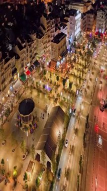  Cannes 'da kumsal manzaralı ve geceleri lüks binalar olan bir hava videosu. Cannes 'da prestijli bir gece hayatı. Cote Azur, Fransız Rivierası 'ndaki en renkli mekanlarıyla tanınan Cannes..