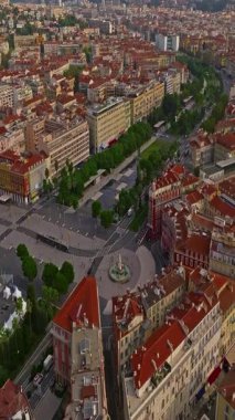  Tarihi şehir manzarasının havadan görünüşü. Güzel, Fransa, Fransız Rivierası.