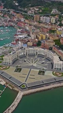  İtalya 'nın Salerno kentinin havadan görünüşü, İtalya' nın Salerno eyaletinde yer alan bir kıyı bölgesidir..