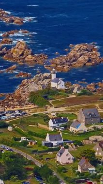  Gün batımında Fransa 'daki Atlantik Okyanusu' nun inanılmaz kayalık kıyılarının havadan görüntüsü. Bretagne 'ın fotoğrafını çekiyorum. Kuzey Brittany 'de kayaların üzerinden uçan ve onlara çarpan bir dron..