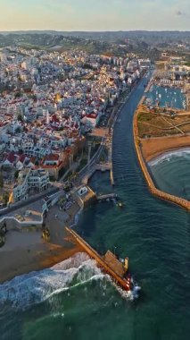  Lagos, Algarve, Portekiz 'in merkezinin havadan görünüşü.