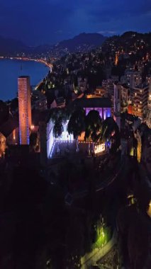  Cannes 'da kumsal manzaralı ve geceleri lüks binalar olan bir hava videosu. Cannes 'da prestijli bir gece hayatı. Cote Azur, Fransız Rivierası 'ndaki en renkli mekanlarıyla tanınan Cannes..