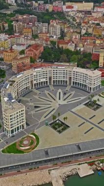  İtalya 'nın Salerno kentinin havadan görünüşü, İtalya' nın Salerno eyaletinde yer alan bir kıyı bölgesidir..