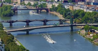 Modern gökdelenlerle Frankfurt 'un hava manzarası güzel güneşli bir gün, şehir merkezi. Avrupa 'nın mali başkenti, Hesse, Almanya.