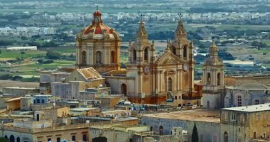 Mdina 'nın havadan görünüşü. Yüzyılların tarihi ve Malta 'nın çarpıcı manzaralı güzel tarihi bir şehir..