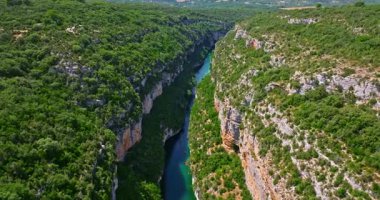 Fransa 'nın güneyindeki Verdon Boğazı' nın havadan görünüşü.