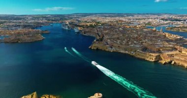 Valletta 'nın eski şehir merkezinin inanılmaz manzarasının havadan görüntüsü.