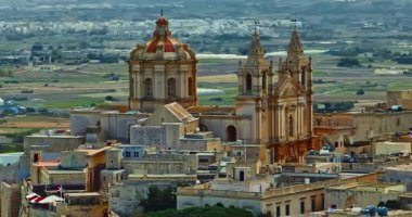 Mdina 'nın havadan görünüşü. Yüzyılların tarihi ve Malta 'nın çarpıcı manzaralı güzel tarihi bir şehir..