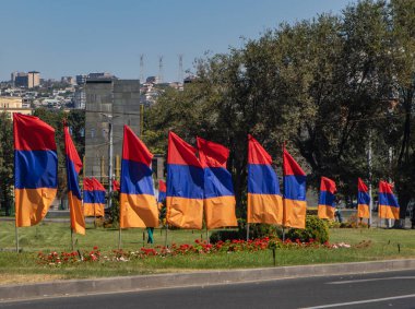Başkent Erivan 'da Ermeni ülkelerinin bayrakları dalgalanıyor