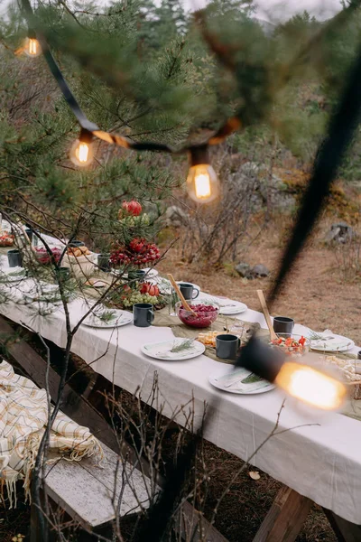 Serviert Hochzeitstisch Unter Bäumen Herbst — Stockfoto