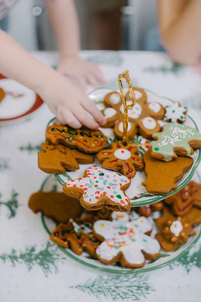 Noel kurabiyelerini süslemek