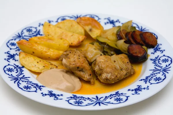 Fırında hindi sosis