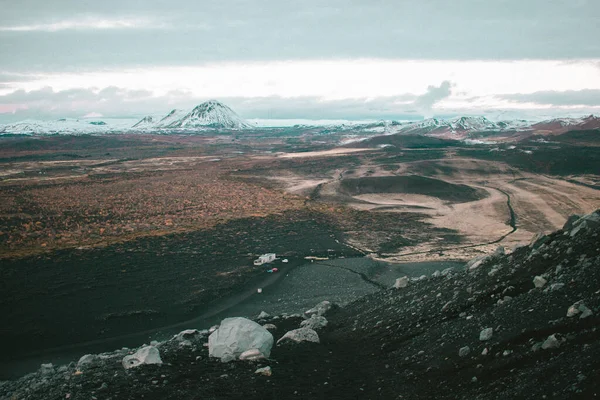 Mvatn, İzlanda yakınlarındaki volkanın tepesinden bak.