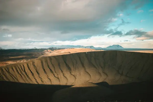 Etkin olmayan volkan, İzlanda 'ya bakın