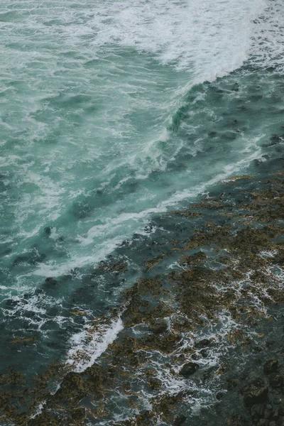 Gelen dalgaların ayrıntıları, Güney Adası, Yeni Zelanda 'nın doğu kıyıları.