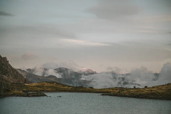 Angelus Hut 'tan gün batımı, Nelson Lakes Ulusal Parkı, Yeni Zelanda