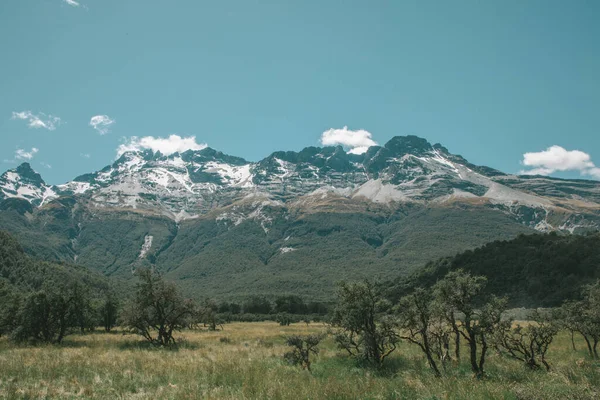Pistin sonundaki dağlar, Rees-Dart Pisti, Yeni Zelanda 