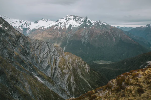 Günbatımından önce Şelale 'den görüntü, Rees-Dart Treni, Yeni Zelanda 