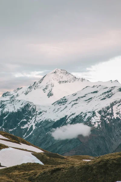 Sabah Şelale 'den görüntü, Rees-Dart Treni, Yeni Zelanda 