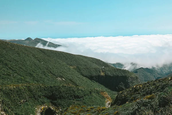Bulutlar geliyor, Egmont Ulusal Parkı, Yeni Zelanda 