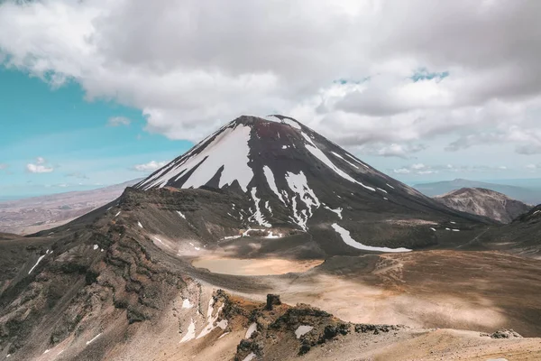 Raupehu Dağı nam-ı diğer Kader Dağı, Tongariro Ulusal Parkı, Yeni Zelanda