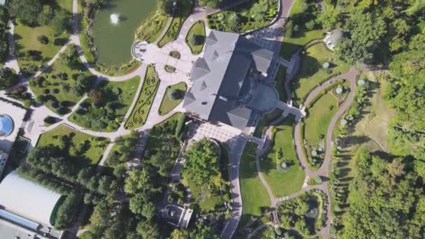 后花园的别墅 空中无人驾驶视频 — 图库视频影像