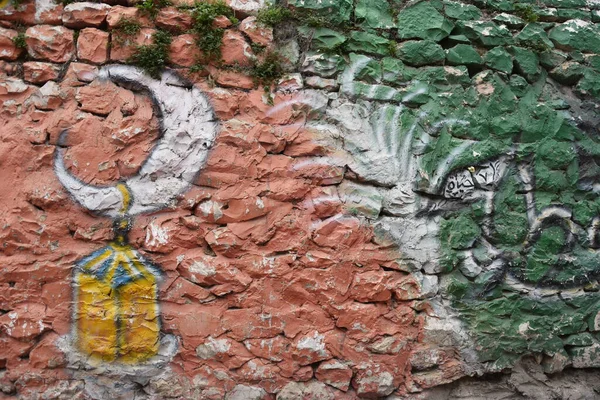 Έγχρωμο Γκράφιτι Στον Πέτρινο Τοίχο Σύμβολο Ημισελήνου Υψηλής Ποιότητας Φωτογραφία — Φωτογραφία Αρχείου