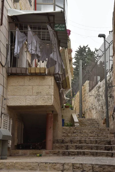 エルサレムイスラエル27 3月2021 石段や住宅建築物と旧市街の歩行者天国の通り 高品質の写真 — ストック写真